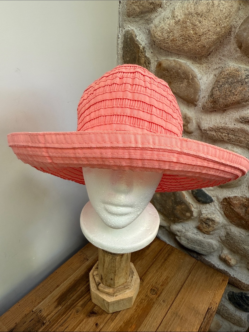 Betmar Coral Rose-pink pink ruched sun hat with metal logo plaque - Picture 3 of 9